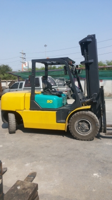 ขายรถ komatsu ขนาด 5 ตัน รุ่น7 ดีเซล  เกียร์ ออโต้ เดินหน้า2เกียร์