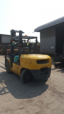 ขายรถ komatsu ขนาด 5 ตัน รุ่น7 ดีเซล  เกียร์ ออโต้ เดินหน้า2เกียร์