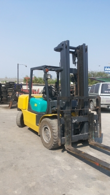 ขายรถ komatsu ขนาด 5 ตัน รุ่น7 ดีเซล  เกียร์ ออโต้ เดินหน้า2เกียร์