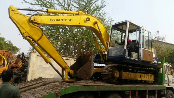 tractor-backhoe ได้จัดส่งรถขุดแบคโฮ KOMATSU PC 100-3 ไปลพบุรี เรียบร้อยแล้วครับ ขอบคุณมากๆครับ