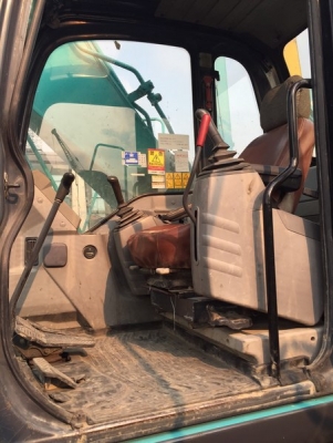 มาถึงใหม่แล้วรถขุด KOBELCO SK200-6ES  YN10-4xxxx