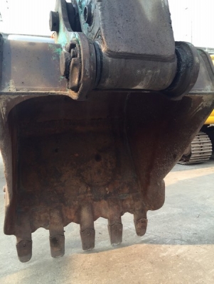 มาถึงใหม่แล้วรถขุด KOBELCO SK200-6ES  YN10-4xxxx