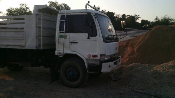 นิสสันยูดี 6ล้อดั้ม เครื่อง 220แรง ปี50 นิสสันยูดี 6ล้อดั้ม เครื่อง 220แรง ปี50