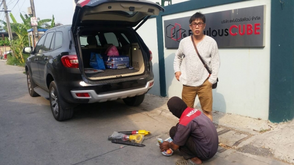 tractor-backhoe ขอบคุณลูกค้า ทีมาอุดหนุน หัวเจาะกระแทกปูนแย๊กลม ไปใช้อย่างต่อเนื่อง