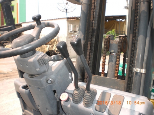 ขายไฟฟ้า komatsu นั่งขับขนาด 3.0 ตัน 6.0เมตร  ปีผลิต2012