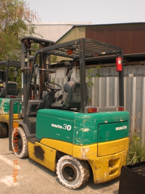 ขายไฟฟ้า komatsu นั่งขับขนาด 3.0 ตัน 6.0เมตร  ปีผลิต2012