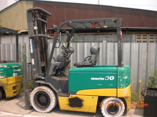 ขายไฟฟ้า komatsu นั่งขับขนาด 3.0 ตัน 6.0เมตร  ปีผลิต2012