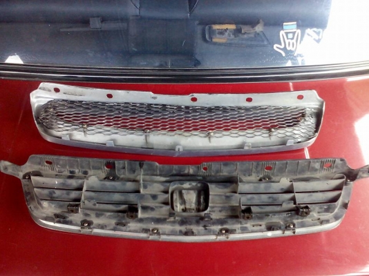 ขาย กระจังหน้า Honda Civic ตาโต ของแท้หนึ่งอัน ของแต่งหนึ่งอัน (ข้างบน สีมีรอยเล็กๆ) ไม่แตกหรือหัก