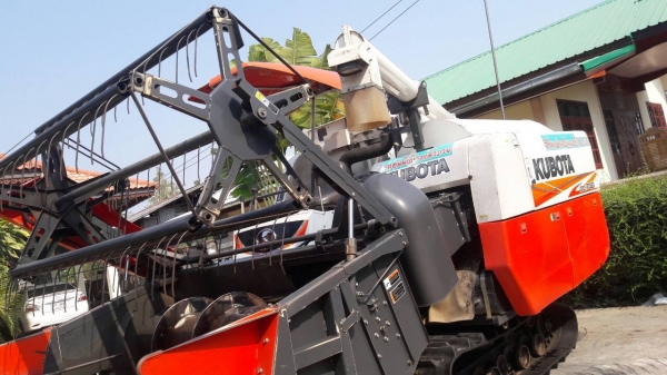 ราคาเคาะเดียวจบครับ  525,000 บาท  รถพร้อมใช้งาน แทรกใหม่สองข้าง  โซ้คอใหม่  คอไม่ปุ  ตู้เงียบ  ตัวเดินดีมากครับ