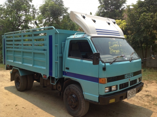 ขาย 6 ล้อดั้ม NPR-135 ขาย 6 ล้อดั้ม NPR-135