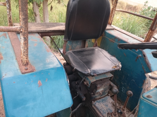 ขาย รถไถนาไทซัน 25 แรง 2 สูบ เครื่องติดง่าย หางหลังดี เกียร์ดี  ยางไม่สวย ไม่มีแบทให้ รถพร้อมใช่งาน ราคารถนาเดินตาม