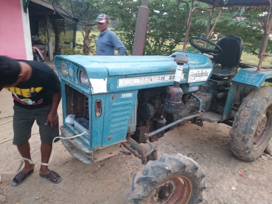 ขาย รถไถนาไทซัน 25 แรง 2 สูบ เครื่องติดง่าย หางหลังดี เกียร์ดี  ยางไม่สวย ไม่มีแบทให้ รถพร้อมใช่งาน ราคารถนาเดินตาม