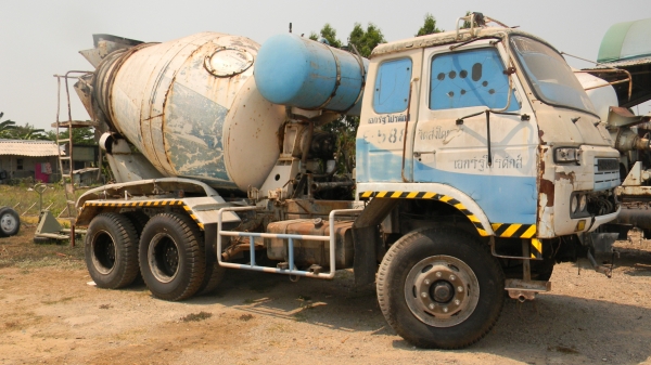 รถโม่ปูน NISSAN ขนาด 7 คิว มีเล่มทะเบียนพร้อม(ขายตามสภาพ) รถโม่ปูน NISSAN ขนาด 7 คิว มีเล่มทะเบียนพร้อม(ขายตามสภาพ)