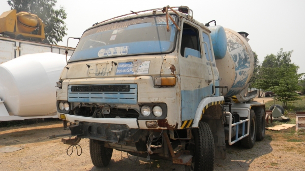 รถโม่ปูน NISSAN ขนาด 7 คิว มีเล่มทะเบียนพร้อม(ขายตามสภาพ)