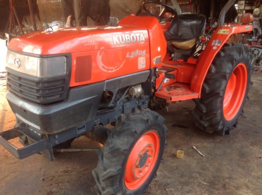 แทรกเตอร์คูโบต้า 2808 โฟวิลสภาพสวยมากเดิมพร้อมใช้งานมีโรตารี่ให้ด้วย