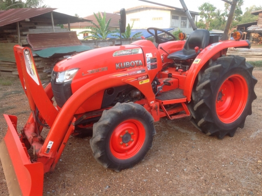 แทรกเตอร์คูโบต้า 3608 โฟวิลสภาพดีดีมากเดิมๆพร้อมใช้งานมีผานดันหน้า และ โรตารี่