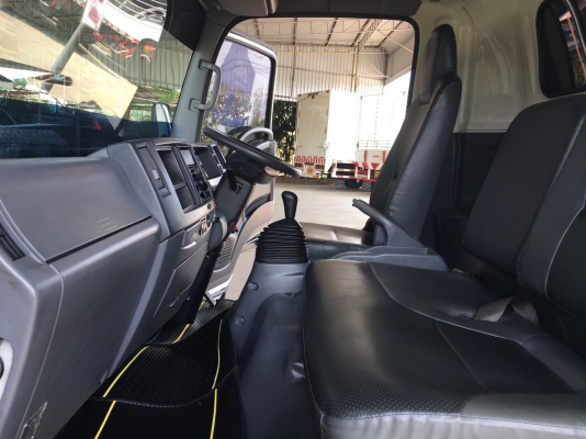 ขายISUZU 6ล้อ NQR 175  EURO 3 รุ่นหน้าตึกเครื่อง 175 เเรง เครื่องคอมมอลเรล ตู้เเห้งเปิดได้3บานจดทะเบียนปี 2557 (2014) ยาว5,6เมตร สภาพสวยใครต้องการไม่ผิดหวังราคา970,000บาทจัดไฟเเนนได้ดูรถได้ที่เต็นท์รถ JJ.AUTOCAR 2 หลังวัดจันทรารามติดถนนเพชรเกษมก.ม.ที่68.5