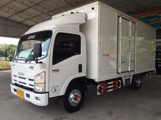 ขายISUZU 6ล้อ NQR 175  EURO 3 รุ่นหน้าตึกเครื่อง 175 เเรง เครื่องคอมมอลเรล ตู้เเห้งเปิดได้3บานจดทะเบียนปี 2557 (2014) ยาว5,6เมตร สภาพสวยใครต้องการไม่ผิดหวังราคา970,000บาทจัดไฟเเนนได้ดูรถได้ที่เต็นท์รถ JJ.AUTOCAR 2 หลังวัดจันทรารามติดถนนเพชรเกษมก.ม.ที่68.5