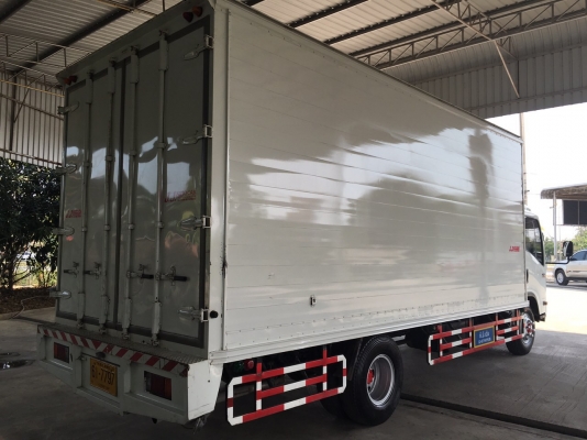 ขายISUZU 6ล้อ NQR 175  EURO 3 รุ่นหน้าตึกเครื่อง 175 เเรง เครื่องคอมมอลเรล ตู้เเห้งเปิดได้3บานจดทะเบียนปี 2557 (2014) ยาว5,6เมตร สภาพสวยใครต้องการไม่ผิดหวังราคา970,000บาทจัดไฟเเนนได้ดูรถได้ที่เต็นท์รถ JJ.AUTOCAR 2 หลังวัดจันทรารามติดถนนเพชรเกษมก.ม.ที่68.5