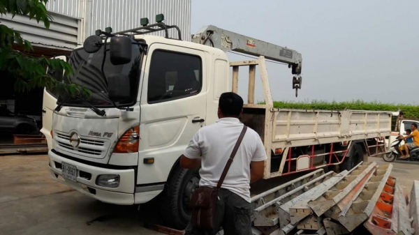 ขายรถ6ล้อ MEGA ปี47 เครื่อง212แรง เครน3ตัน 3ปลอก ท้องวี ยาว7.20เมตร รถสวยพร้อมใช้งาน เอกสารพร้อมโอน สนใจโทร 090-8588220คุณนะ 093-3258446คุณบิว หรือเข้าดูสินค้าอื่นๆได้ที่ www.truck.in.th/498 หรือเพจFacebook ณรงค์ ซื้อขายรถมือสอง (เว็บไซต์ส่วนตัว) หรือFace