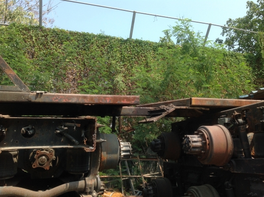 พื้นกะบะเหล็กใส่6ล้อกลาง