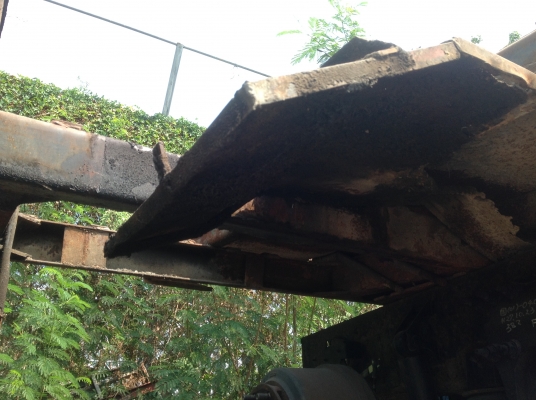 พื้นกะบะเหล็กใส่6ล้อกลาง