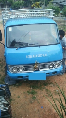 รถบรรทุก 4 ล้อ ISUZU   74 แรงม้า  ปีจดทะเบียน 2524