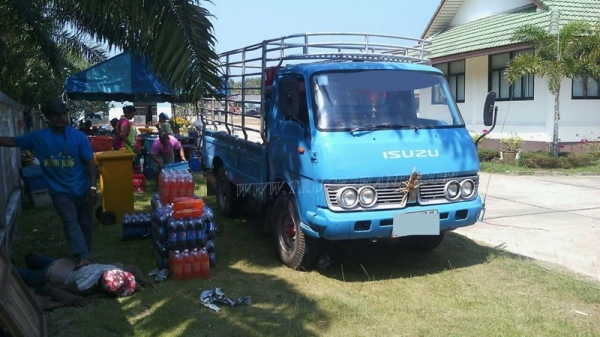 รถบรรทุก 4 ล้อ ISUZU 74 แรงม้า ปีจดทะเบียน 2524 รถบรรทุก 4 ล้อ ISUZU 74 แรงม้า ปีจดทะเบียน 2524