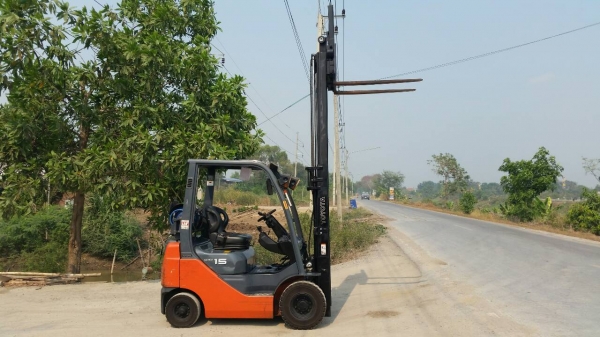 ขายด่วนรถยก TOYOTA 8FGตันใหม่ล่าสูดยก1.5ตันเสาสูง3เมตรงาสไลยร์ได้ยางตัน4เส้นรถนอกยังไม่เคยใช้งานในเมืองไทยเลย=รุ่นใหม่ขายถูกๆๆ