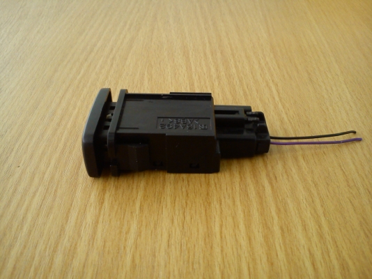 สวิตช์เปิดฝาถังน้ำมัน TOYOTA