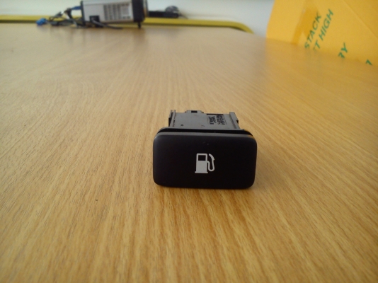 สวิตช์เปิดฝาถังน้ำมัน TOYOTA