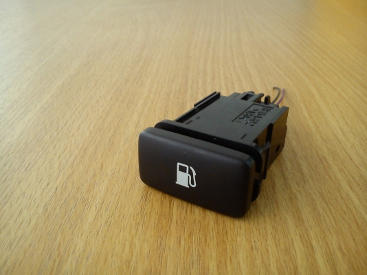 สวิตช์เปิดฝาถังน้ำมัน TOYOTA