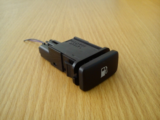 สวิตช์เปิดฝาถังน้ำมัน TOYOTA