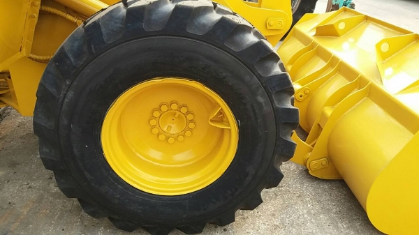 รถตักล้อยาง WA 100-1 รถตักล้อยาง WA 100-1