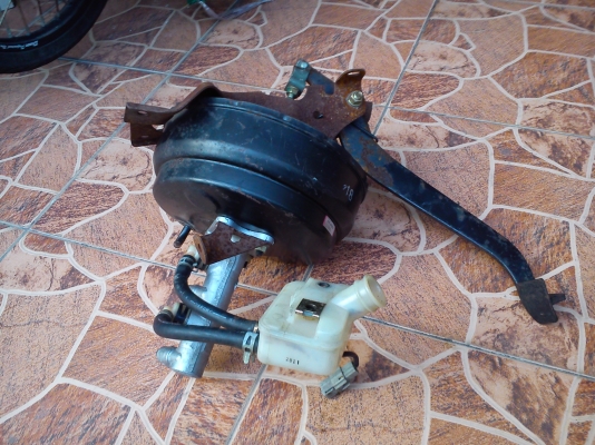 หม้อลมเบรค ชั้นครึ่ง ของรถTOYOTA ติดรถตู้TOYOTA มาจากญี่ปุ่น