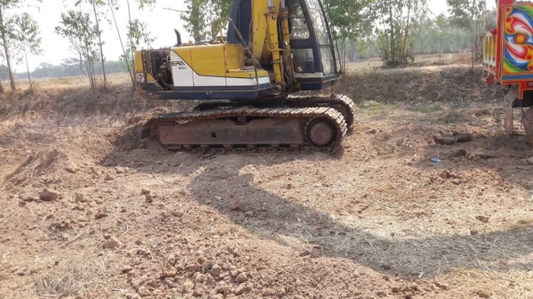 ขายรถแบคโค SK100-3 เครื่องดี ทำงานเร็ว สภาพพร้อมใช้งาน สนใจโทร 090-8588220คุณนะ 093-3258446คุณบิว หรือเข้าดูสินค้าอื่นๆได้ที่ www.truck.in.th/498 หรือเพจFacebook ณรงค์ ซื้อขายรถมือสอง (เว็บไซต์ส่วนตัว) หรือFacebook คุณนะ รถบรรทุก