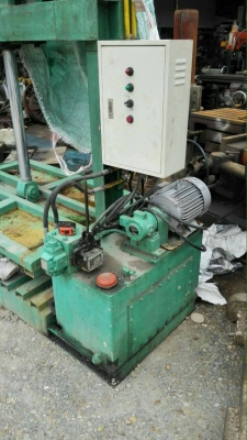 Sale>> แท่นอัดไฮดรอลิค มีชุดส่งกำลังและคอนโทรลไฮดรอลิคมือโยก สั่งประกอบใหม่ พร้อมใช้งานครับ!!