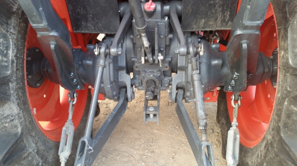 KUBOTA  L 4708 SP (4WD)  2 เพลา   สภาพใหม่สวยๆ   ชั่วโมงใช้   งานน้อย  สีเดิมทั้งคัน  พร้อมชุดใบมีดดันหน้า  ผาน4