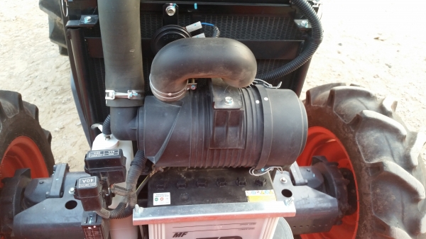 KUBOTA  L 4708 SP (4WD)  2 เพลา   สภาพใหม่สวยๆ   ชั่วโมงใช้   งานน้อย  สีเดิมทั้งคัน  พร้อมชุดใบมีดดันหน้า  ผาน4