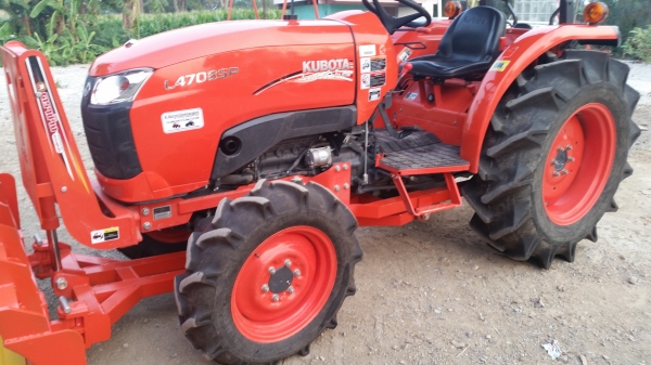 KUBOTA  L 4708 SP (4WD)  2 เพลา   สภาพใหม่สวยๆ   ชั่วโมงใช้   งานน้อย  สีเดิมทั้งคัน  พร้อมชุดใบมีดดันหน้า  ผาน4
