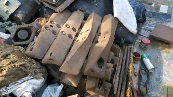 ขายแผ่นแทรก รถแทรกเตอร์ D-4 ตีนเป็ด ขายตามสถาพแผ่นละ 500บาท