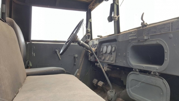 ขาย 10 ล้อ 3 เพลา GMC สภาพสวยใช้งานได้ปกติ เครื่อง 260 แรงม้า คัสซีสวยตลอดเส้น พวงมาลัยซ้าย ทะเบียนครบพร้อมโอน