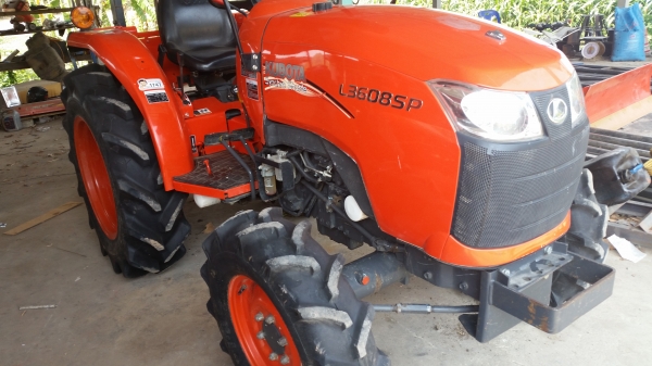ขายรถไถคูโบต้า  KUBOTA   L 3608SP พร้อมชุดใบมีดดันหน้าใหม่