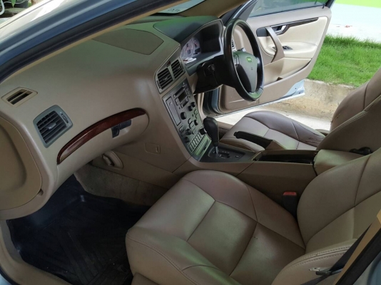VOLVO S60 ปี2003 ใช้น้อย เกียรออโต้ แอรเย็น พร้อมใช้งาน