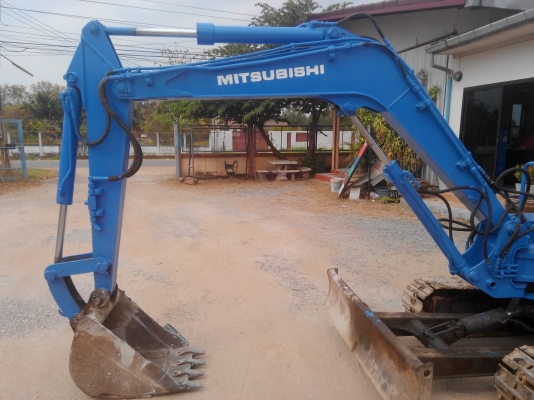 แบ็คโฮ mitsubishi ms35 ใช้งานได้ราคาถูกครับ  165,000 บาท