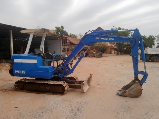 แบ็คโฮ mitsubishi ms35 ใช้งานได้ราคาถูกครับ  165,000 บาท