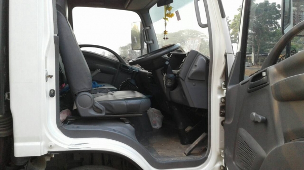 ขาย 6 ล้อ ISUZU NPR 150 ปี 54 ยาว 5 เมตร รถสวยพร้อมใช้ เครื่องเดิม เกียร์เดิม ทะเบียนพร้อมโอน