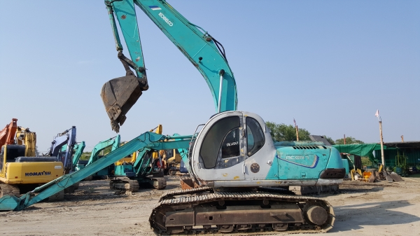 ขายครับSK200 Vสภาพพร้อมใช้งาน ไฟฟ้าครบ สนใจติดต่อ0851562314