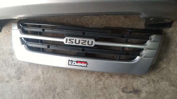 ชุดกันจังและกันชนหน้ารถ ISUZU รุ่น D - MAX มีไฟตัดหมอกในตัว