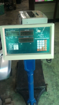 เครื่องชั่งน้ำหนักดิจิตอล BA WANG รับน้ำหนักได้ถึง 300 กก. ความละเอียด 100 กรัม โครงสร้างแข็งแรง มีล้อเลื่อนเคลื่อนย้ายได้